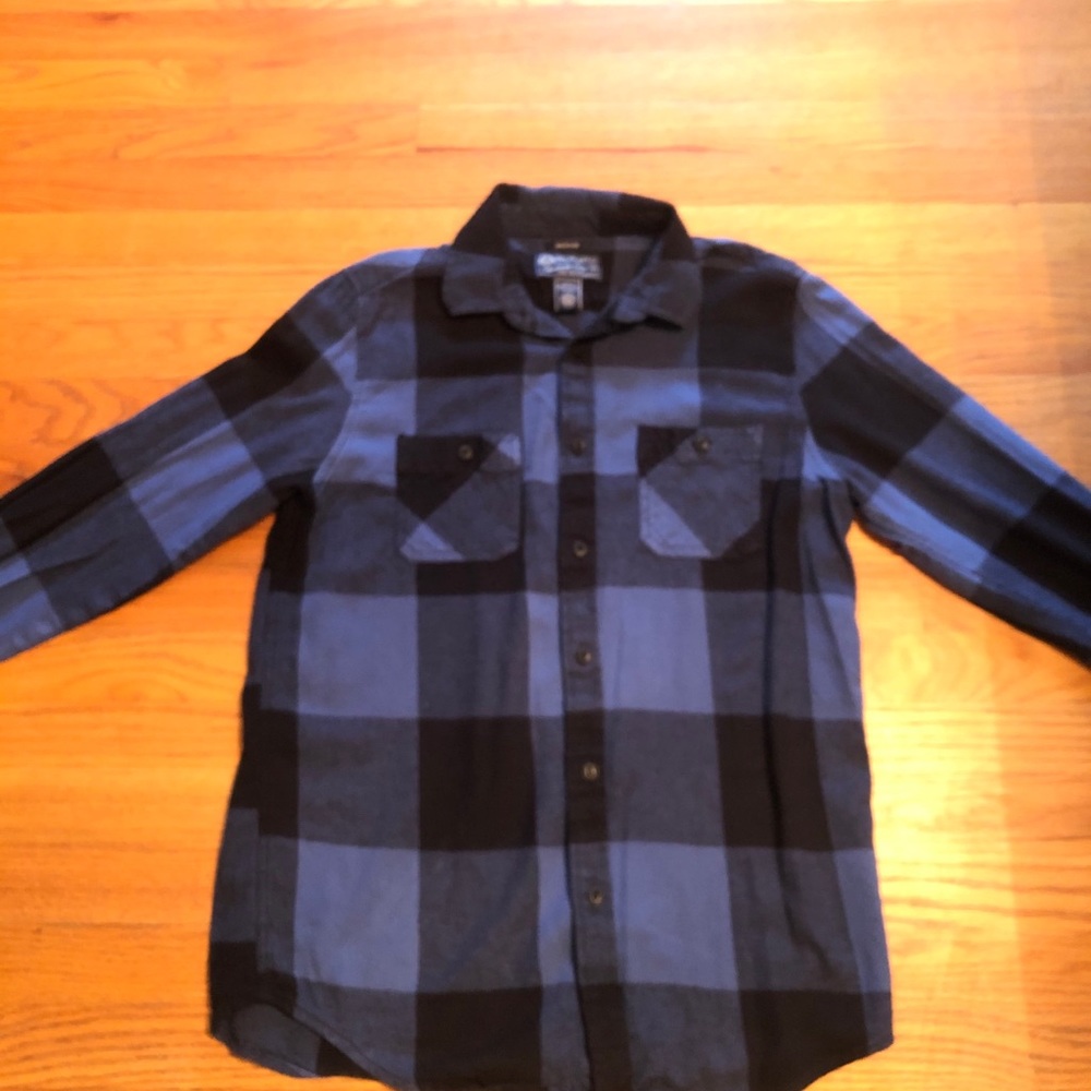 Men’s flannel shirt.